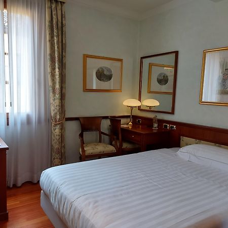 Phi Hotel Dei Medaglioni Correggio Exteriör bild