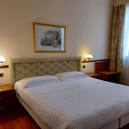 Phi Hotel Dei Medaglioni Correggio Exteriör bild