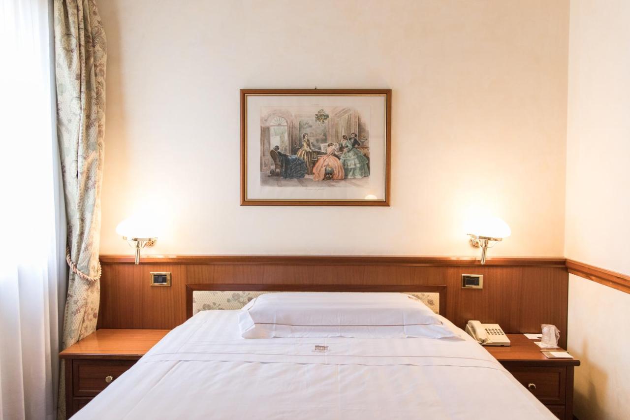 Phi Hotel Dei Medaglioni Correggio Exteriör bild