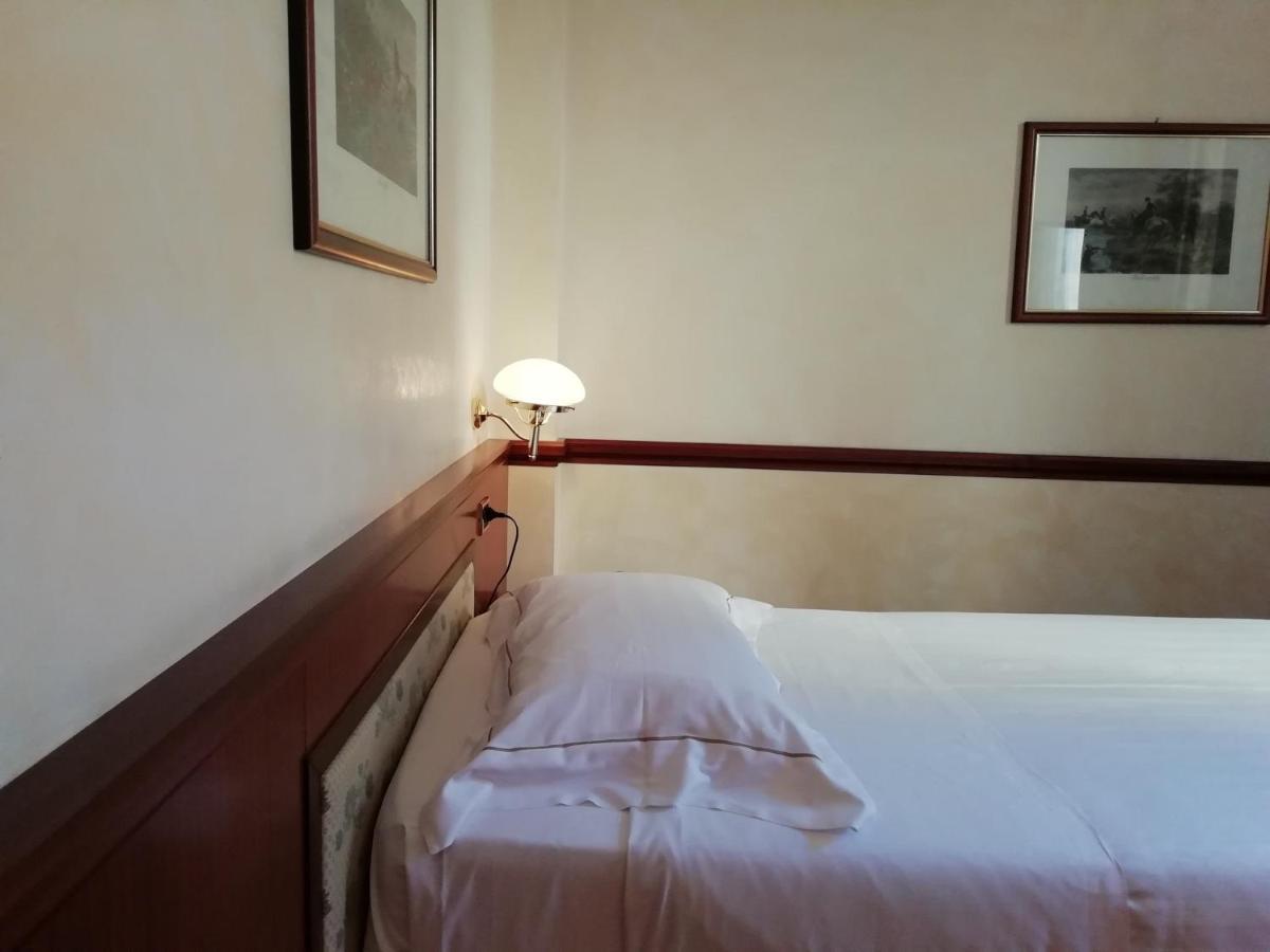 Phi Hotel Dei Medaglioni Correggio Exteriör bild