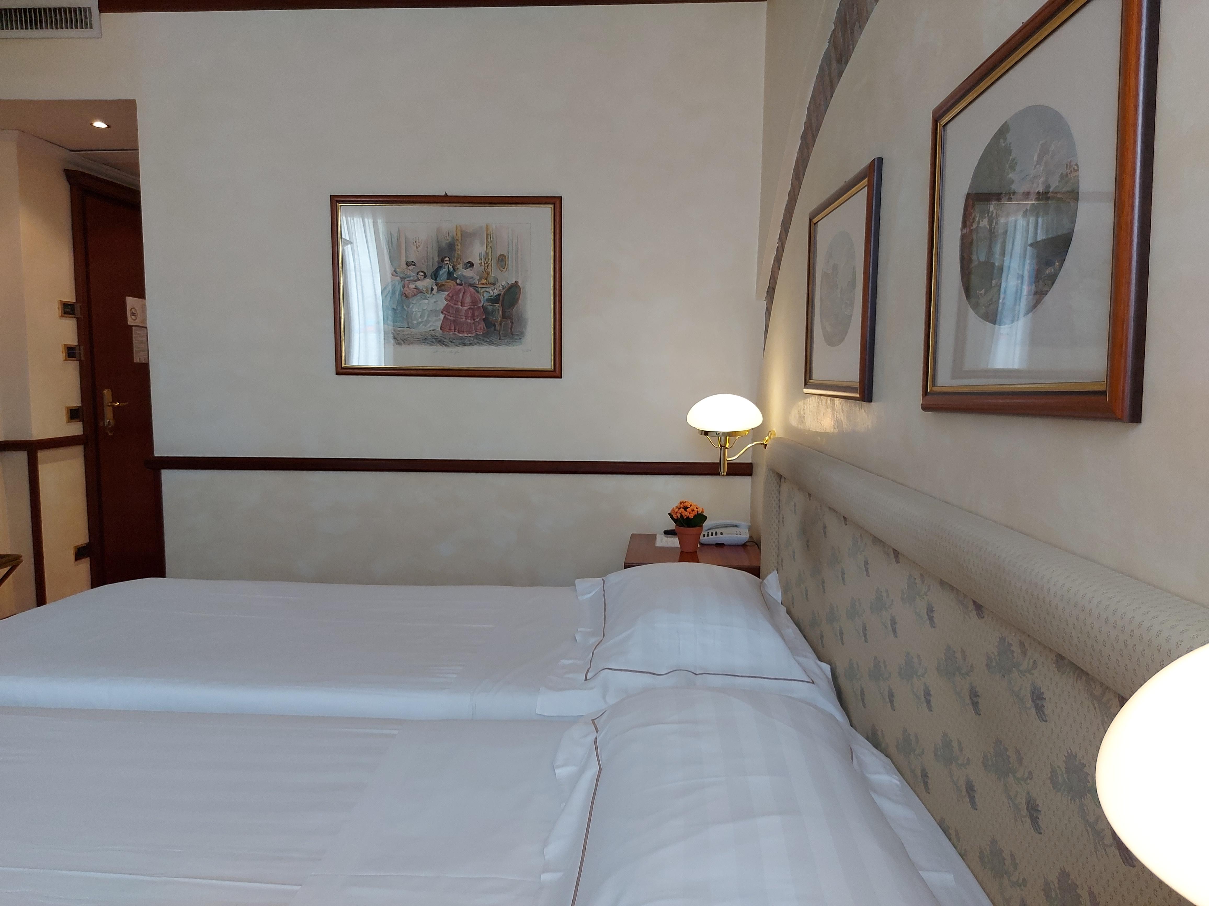 Phi Hotel Dei Medaglioni Correggio Exteriör bild