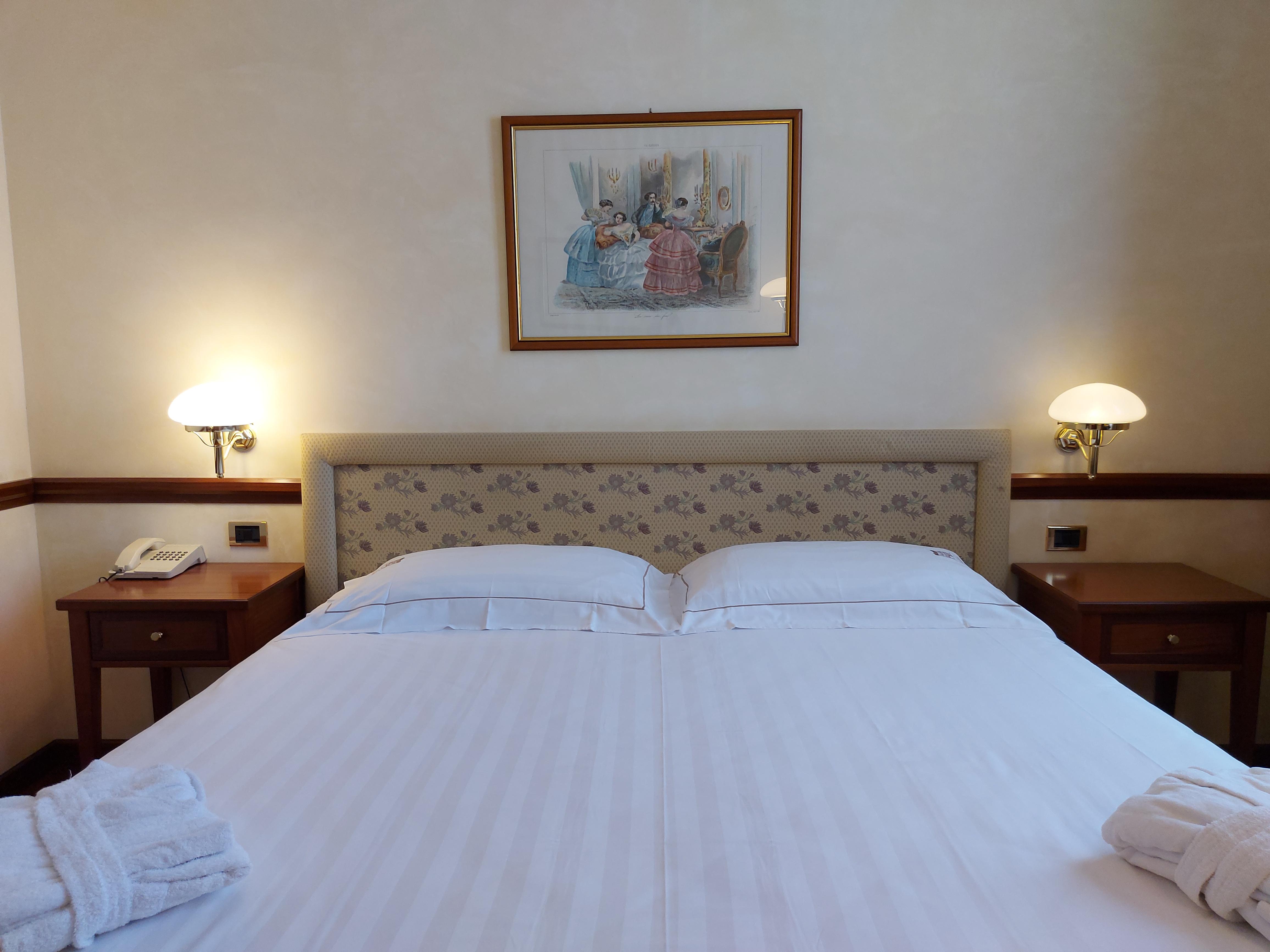 Phi Hotel Dei Medaglioni Correggio Exteriör bild