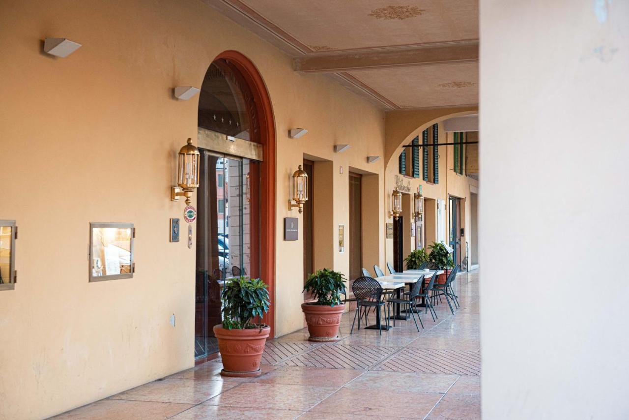 Phi Hotel Dei Medaglioni Correggio Exteriör bild