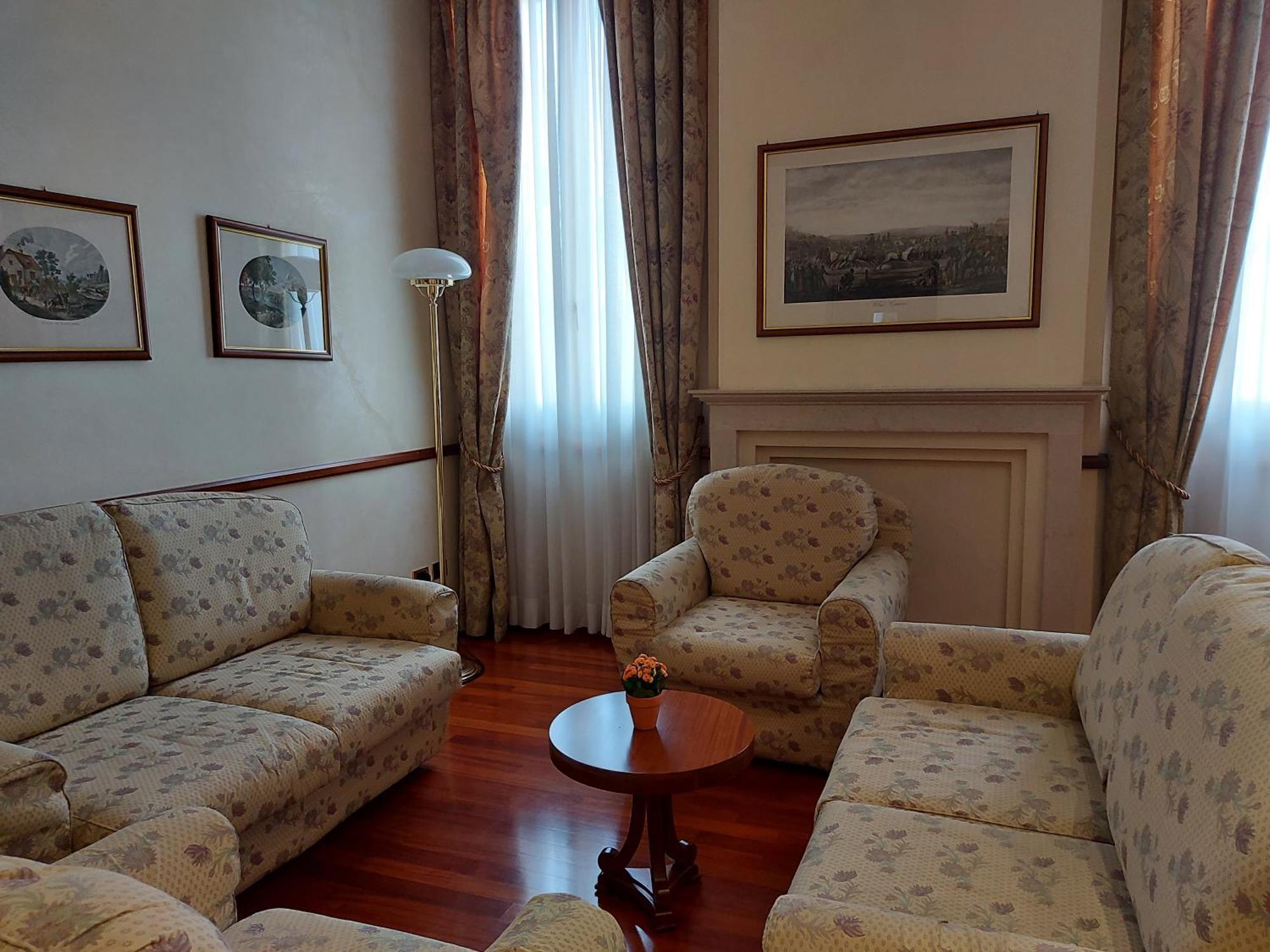 Phi Hotel Dei Medaglioni Correggio Exteriör bild