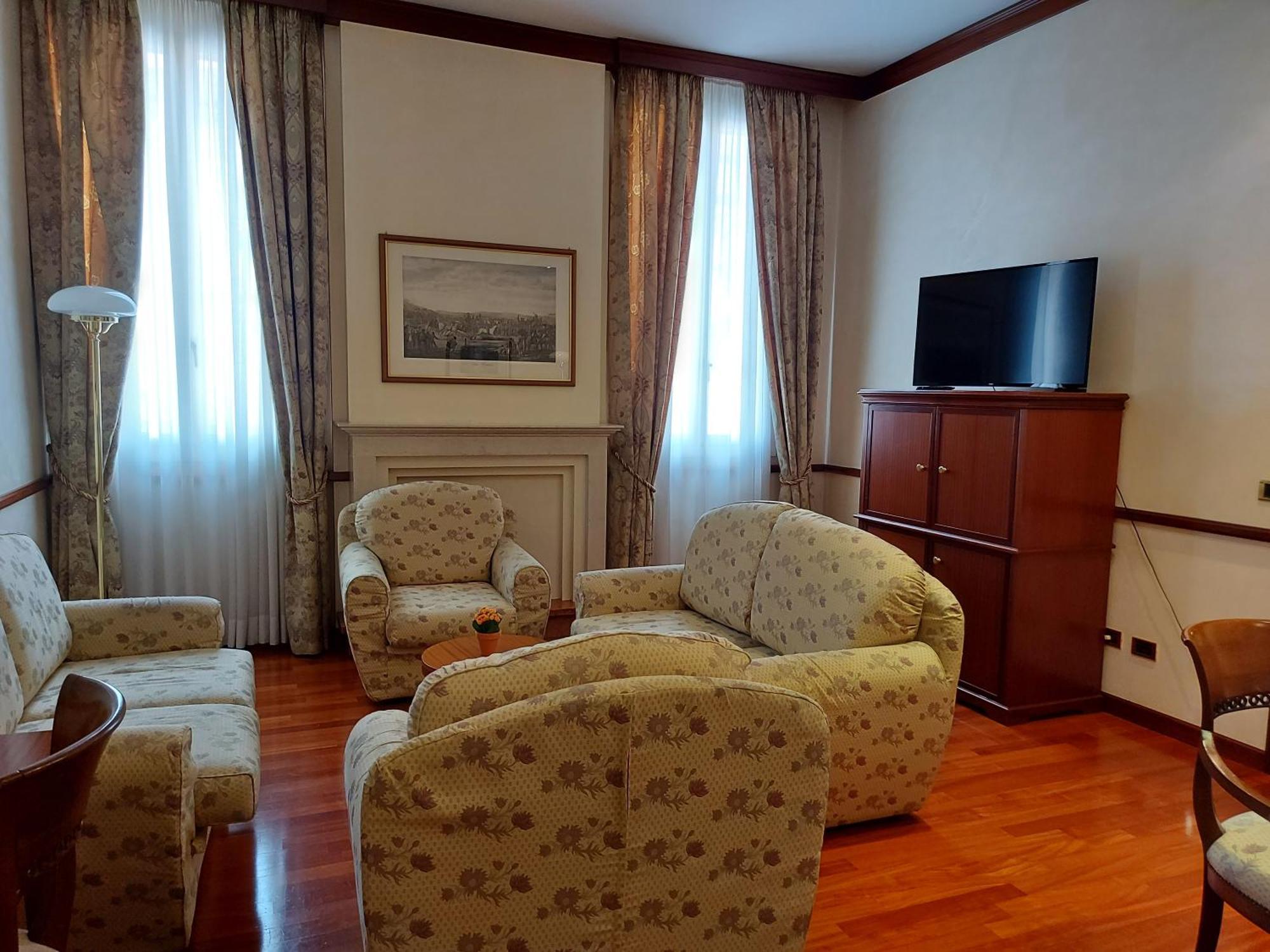 Phi Hotel Dei Medaglioni Correggio Exteriör bild