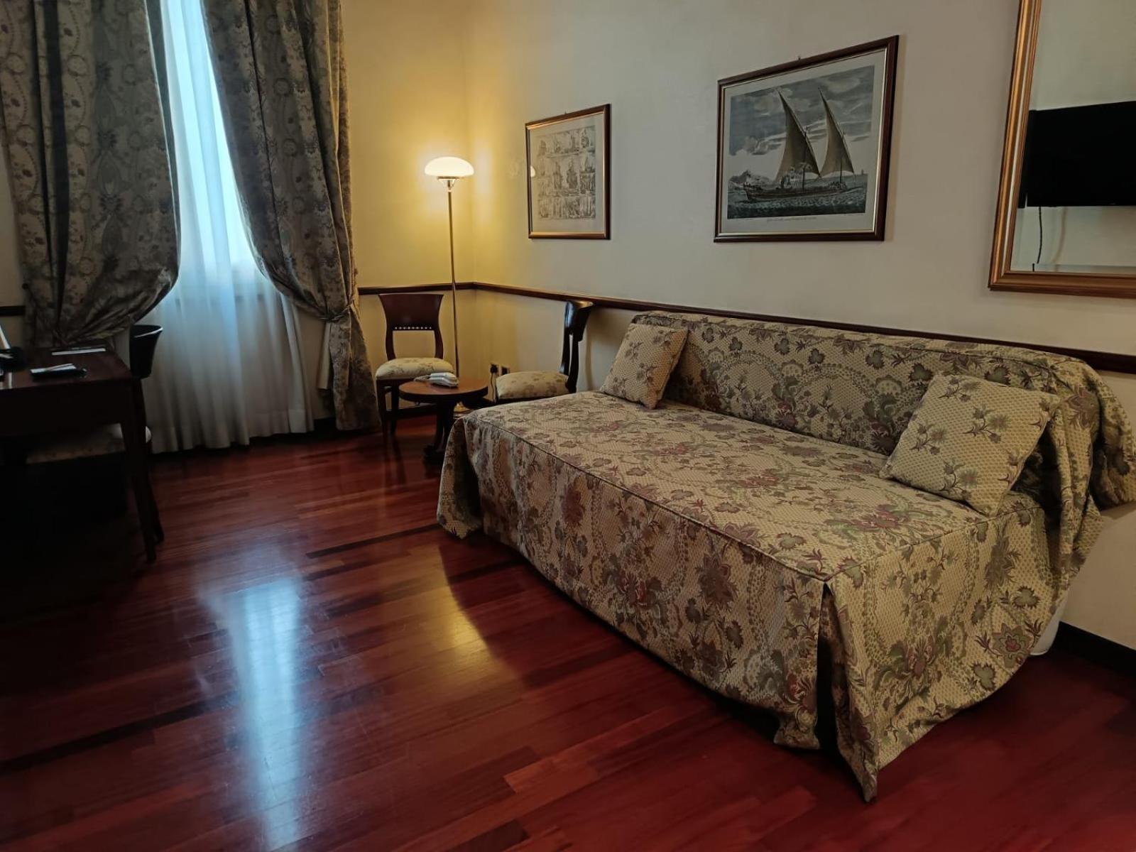 Phi Hotel Dei Medaglioni Correggio Exteriör bild