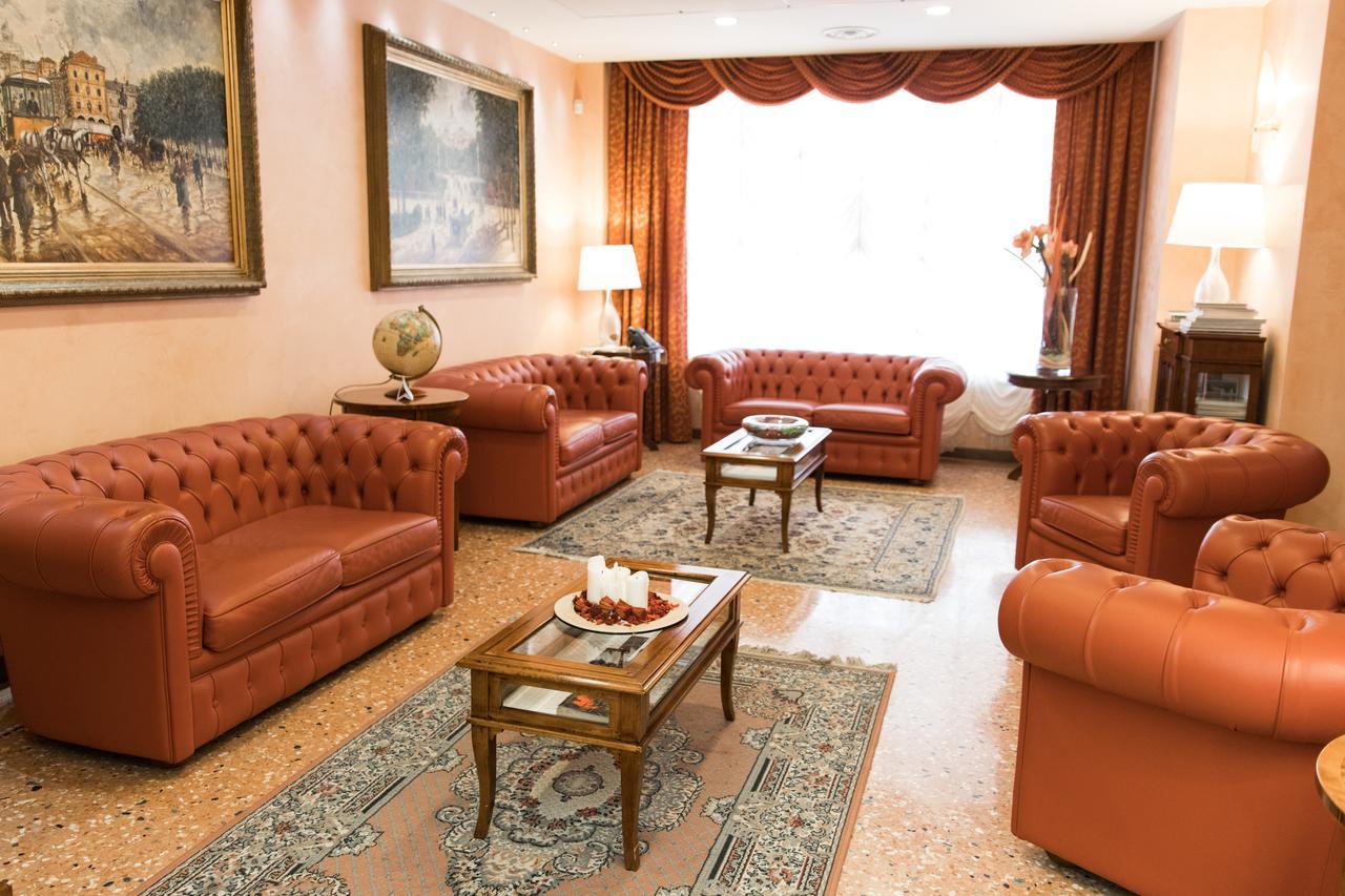 Phi Hotel Dei Medaglioni Correggio Exteriör bild