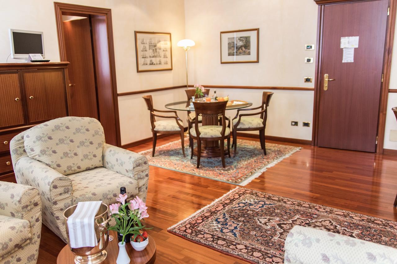 Phi Hotel Dei Medaglioni Correggio Exteriör bild
