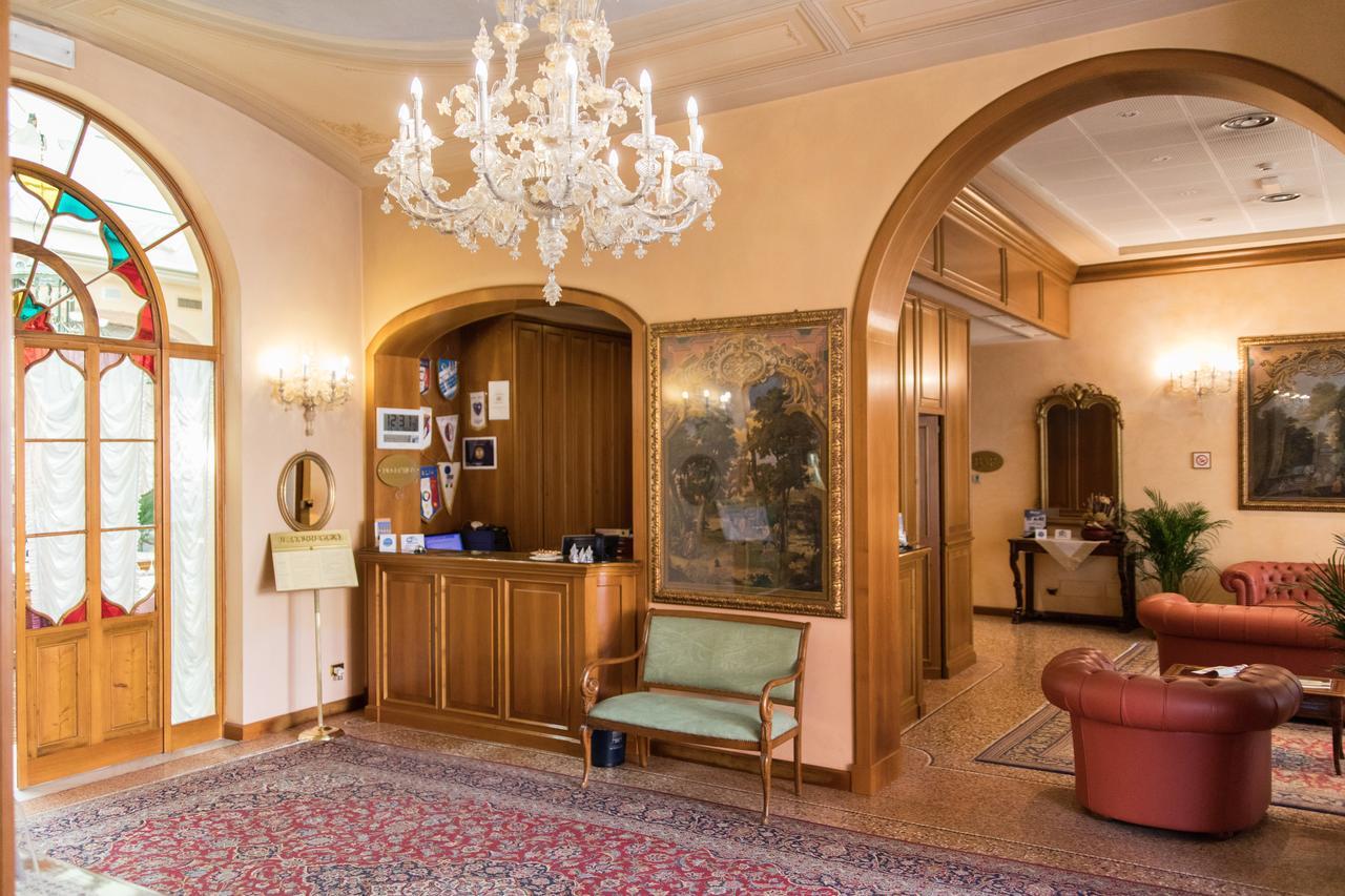 Phi Hotel Dei Medaglioni Correggio Exteriör bild